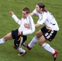 Lahm: Ada Orang ke-12